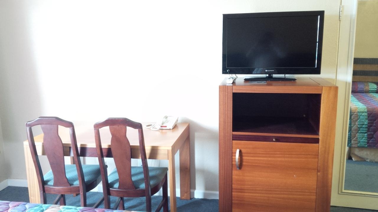Holiday Lodge Port Angeles Room photo